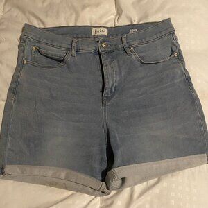 Nicole Miller New York SOHO High Rise Denim Shorts Size 12 Light Blue Distressed